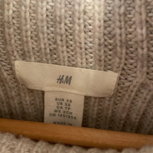 H&M heather grey chunky knit turtleneck sweater - Picture 2 of 5